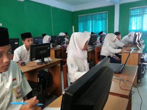 Lab. Komputer(2) - MTs Maarif NU Srumbung